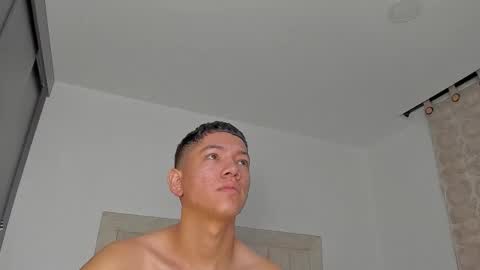 Snapshot of iamjulian_ chatting on February 2026 10:51:02 AM Juliiiiian online show from February 2026 10:51:02 AM