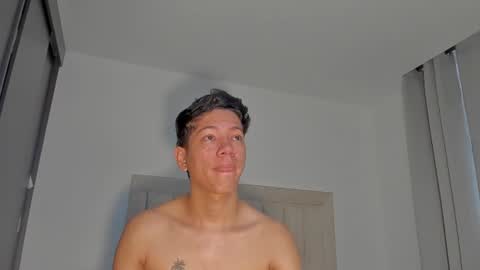 Snapshot of iamjulian_ chatting on June 2026 11:09:02 AM Juliiiiian online show from June 2026 11:09:02 AM