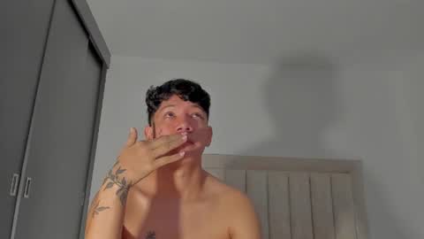 Snapshot of iamjulian_ chatting on June 2026 11:02:01 AM Juliiiiian online show from June 2026 11:02:01 AM