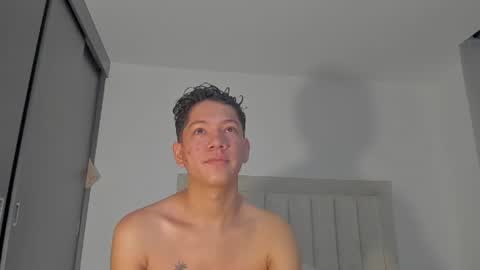Snapshot of iamjulian_ chatting on June 2026 11:05:01 AM Juliiiiian online show from June 2026 11:05:01 AM