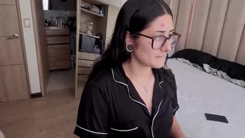 Snapshot of iamnyxy_ chatting on February 2026 05:16:02 PM Nyxy online show from February 2026 05:16:02 PM