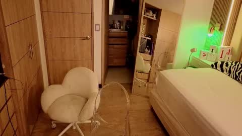 Snapshot of iamnyxy_ chatting on February 2026 11:00:01 AM Nyxy online show from February 2026 11:00:01 AM