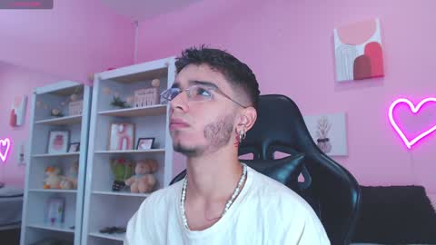 IAN CASTILLO online show from January 2025 11:11:02 AM