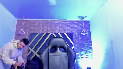 IAN CASTILLO online show from April 2026 11:10:01 AM