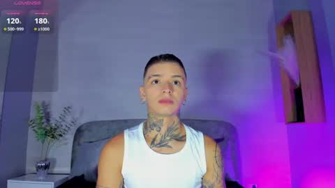 Snapshot of ian_castillo_ chatting on July 2026 11:23:01 AM IAN CASTILLO online show from July 2026 11:23:01 AM