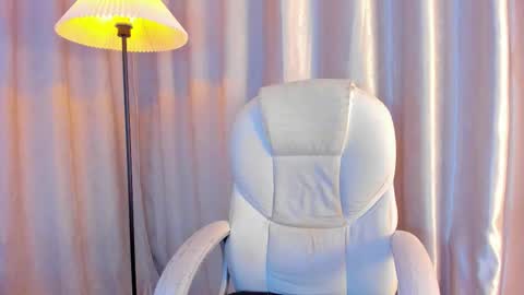 ian  online show from November 2025 03:42:02 AM