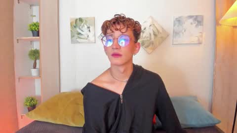 ian  online show from December 2025 04:07:02 AM