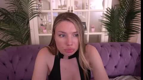 Snapshot of icedanielles chatting on June 2026 10:15:01 AM Danielle online show from June 2026 10:15:01 AM