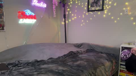 Snapshot of icyduo chatting on February 2025 12:19:02 PM doubletrouble online show from February 2025 12:19:02 PM