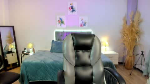 Snapshot of icysweetcam chatting on April 2026 11:43:01 AM Icy online show from April 2026 11:43:01 AM