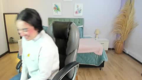 Snapshot of icysweetcam chatting on April 2026 12:33:01 PM Icy online show from April 2026 12:33:01 PM