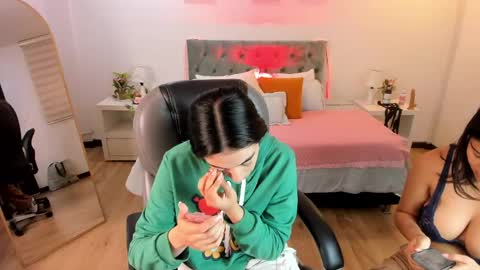 Snapshot of icysweetcam chatting on May 2026 11:36:01 AM Icy online show from May 2026 11:36:01 AM