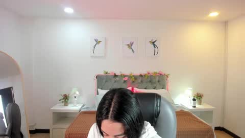 Snapshot of icysweetcam chatting on May 2026 11:52:02 AM Icy online show from May 2026 11:52:02 AM