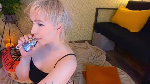 Emmy  help me reach 100 thumbs up online show from November 2025 07:41:02 PM