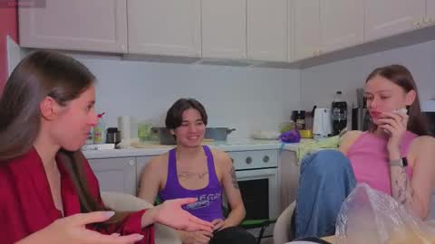 Julia and Mira online show from November 2025 08:50:01 AM