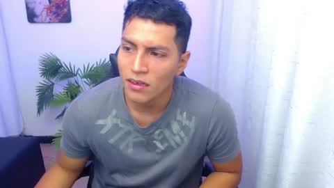 Snapshot of iiker_18 chatting on July 2026 01:17:01 PM Iker online show from July 2026 01:17:01 PM