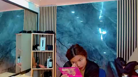 Snapshot of iisalombardi chatting on October 2025 03:18:02 AM iisalombardi online show from October 2025 03:18:02 AM