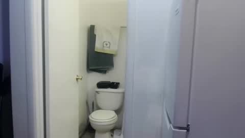 Snapshot of ikebbcdaddy chatting on December 2024 05:54:01 PM IkebbcDaddy online show from December 2024 05:54:01 PM