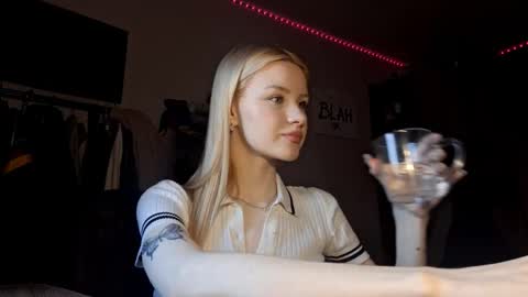 Snapshot of ilianamessersmith chatting on February 2026 06:09:02 AM ShyLuna online show from February 2026 06:09:02 AM