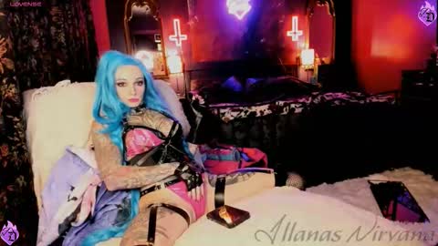 IllanasNIrvana online show from November 2025 07:35:01 PM