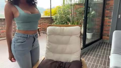 Snapshot of illaroom chatting on February 2025 09:06:01 PM Kloe online show from February 2025 09:06:01 PM