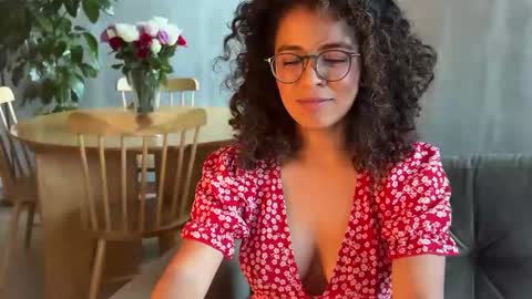 Snapshot of illaroom chatting on February 2025 10:59:02 PM Kloe online show from February 2025 10:59:02 PM