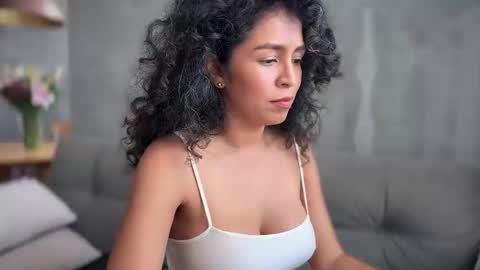 Kloe online show from November 2025 06:39:01 PM