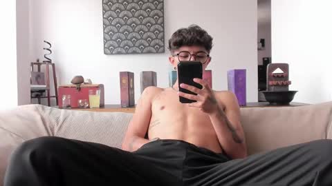 Snapshot of im__thomas chatting on May 2026 06:28:02 PM IM THOMAS online show from May 2026 06:28:02 PM