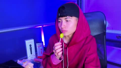 Snapshot of im_mathias chatting on December 2025 05:25:01 AM mathias online show from December 2025 05:25:01 AM