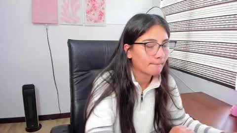 Mia online show from April 2026 01:42:02 PM