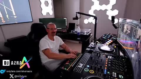 Snapshot of imdjazra chatting on February 2025 02:06:01 AM DJ Azra online show from February 2025 02:06:01 AM