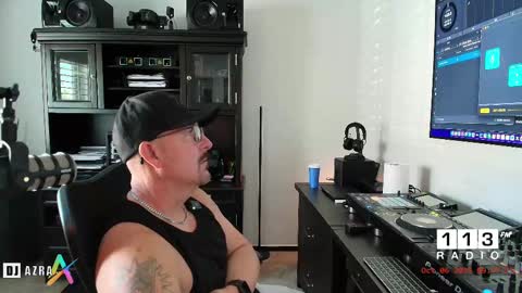 Snapshot of imdjazra chatting on October 2025 04:37:02 PM DJ Azra online show from October 2025 04:37:02 PM