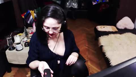 Empress online show from December 2025 06:05:02 PM