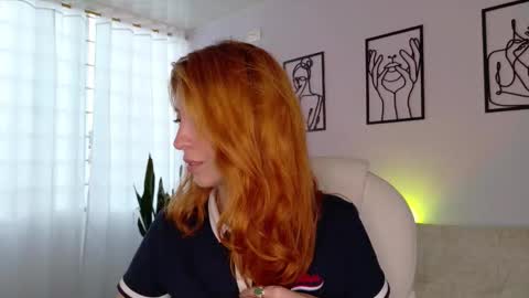 Snapshot of imsiennabellucci chatting on September 2025 09:07:02 PM Sienna online show from September 2025 09:07:02 PM