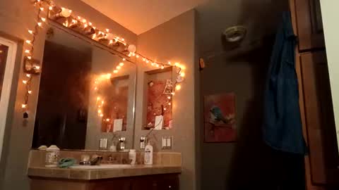 in_this_moment_ online show from December 2025 06:20:02 AM