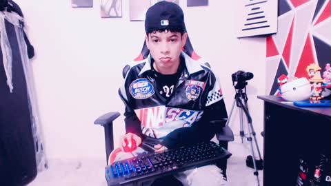 Snapshot of indomitablebeast chatting on January 2025 02:25:01 PM matias online show from January 2025 02:25:01 PM