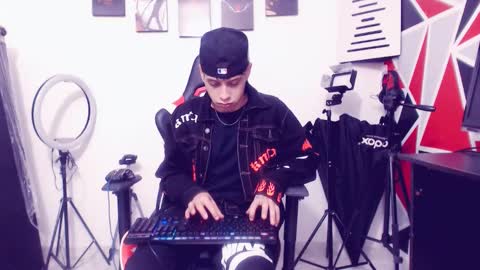 Snapshot of indomitablebeast chatting on November 2025 05:30:02 AM matias online show from November 2025 05:30:02 AM