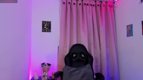 Diana online show from November 2025 04:01:02 AM