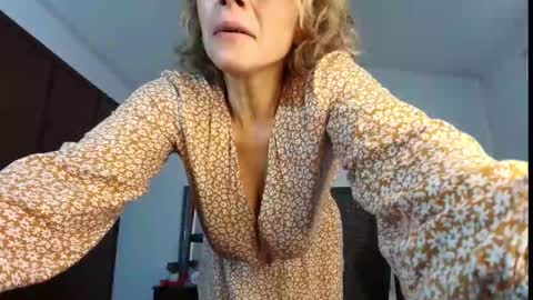 Snapshot of ingridbergman chatting on March 2026 11:51:01 AM online show from March 2026 11:51:01 AM
