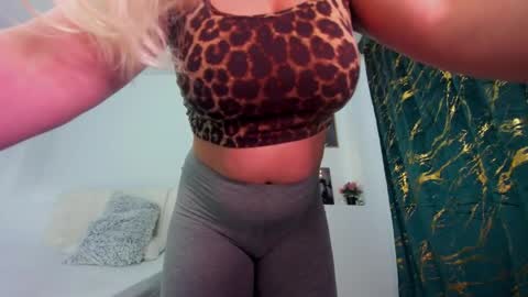 Snapshot of innocent_angell chatting on April 2026 10:55:01 PM Eva online show from April 2026 10:55:01 PM