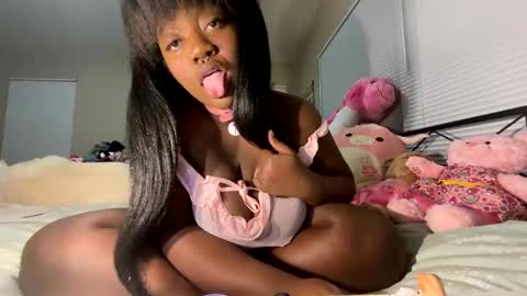 Snapshot of innocentfreaklola chatting on January 2026 02:48:02 AM Lola online show from January 2026 02:48:02 AM