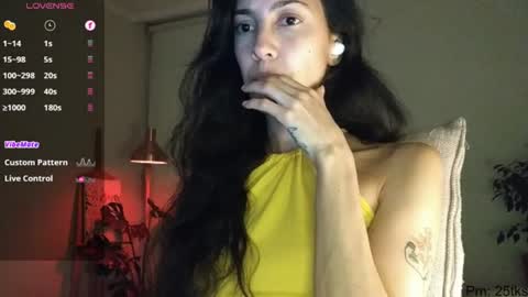 Snapshot of innocentlatiina chatting on June 2026 11:27:02 PM Laroa online show from June 2026 11:27:02 PM
