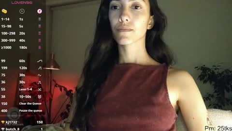 Snapshot of innocentlatiina chatting on June 2026 12:53:02 AM Laroa online show from June 2026 12:53:02 AM