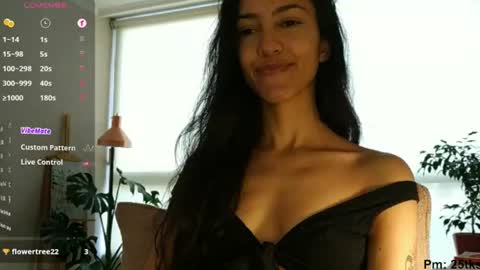 Snapshot of innocentlatiina chatting on July 2026 07:31:01 PM Laroa online show from July 2026 07:31:01 PM