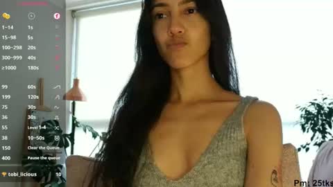 Snapshot of innocentlatiina chatting on July 2026 08:11:02 PM Laroa online show from July 2026 08:11:02 PM