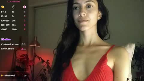 Snapshot of innocentlatiina chatting on July 2026 10:33:01 PM Laroa online show from July 2026 10:33:01 PM