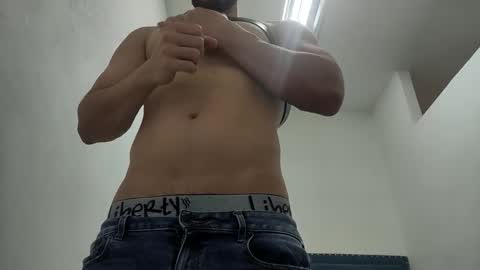 Snapshot of insistente chatting on December 2025 03:29:01 PM INSTAGRAM camilodlx online show from December 2025 03:29:01 PM