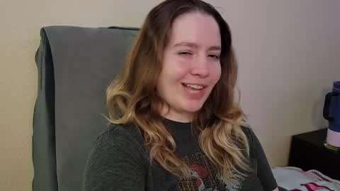 Snapshot of internetfairy_xo chatting on May 2026 04:51:01 AM Faye online show from May 2026 04:51:01 AM