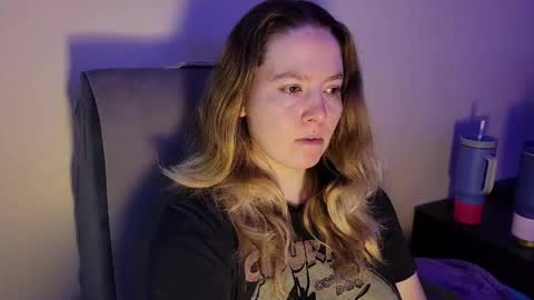 Snapshot of internetfairy_xo chatting on June 2026 05:31:02 AM Faye online show from June 2026 05:31:02 AM