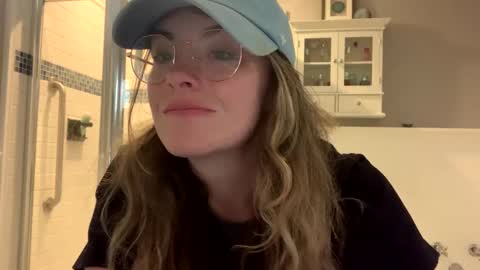 Snapshot of intothewoodswego chatting on October 2025 05:31:01 PM IntoTheWoodsWeGo online show from October 2025 05:31:01 PM